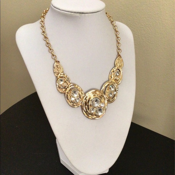NWOT. Statement Gold Tone & Rhinestones Necklace. - Picture 6 of 9